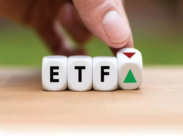 ETF vs. Mutual Fund — What's The Difference & Which Should I Consider